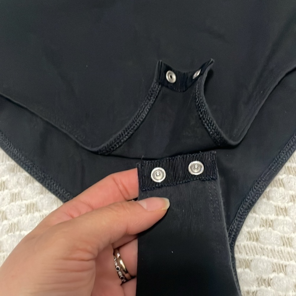 Levi’s Women’s Bodysuit - Sleeveless - Picture 4 of 9